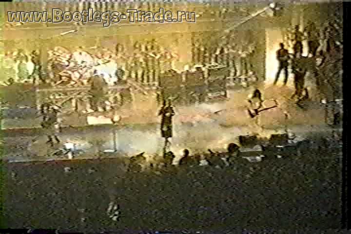KoRn 1999-03-15 Copps Coliseum, Hamilton, ON, Canada (2 Cam Mix)