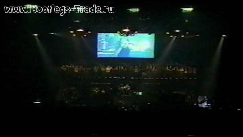 KoRn 1999-04-20 Veterans Memorial Coliseum, Phoenix, AZ, USA (Center Cam)